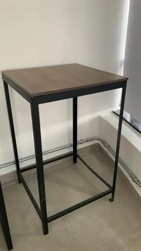 Mesa bistrô madeira e ferro linda e prática altura 1,20 x 0,60 x 0,60