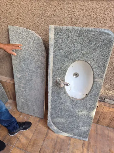 Pia de mármore com bancada de baixo