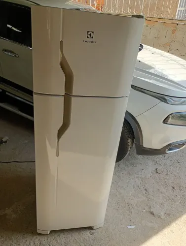 Linda geladeira Eletrolux 260 litros seme Nova