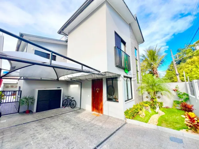 CASA À VENDA EM COQUEIROS - TERRENO 300M² - AREA CONSTRUIDA 250M²