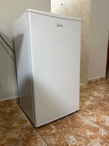 Frigobar Midea 93L - Branco | R$ 700