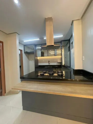 Casa com Piscina e Energia Solar no Bosque das Palmas |