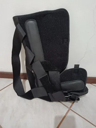 Bota ortopédica, semi nova.