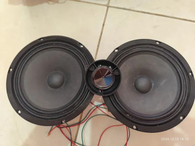 ALTO FALANTE 2X WOOFERS 8 "  C TWEETER 
