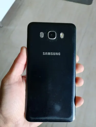 Samsung J7