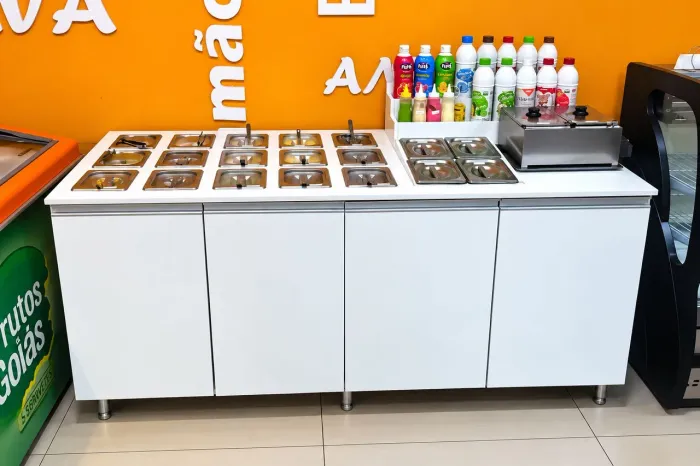 Expositor/Balcão para guloseima/acompanhamento/balas/complemento pra açaíteria/sorveteria