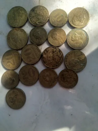 Medalhas antigas com Anomalias valor a combinar 