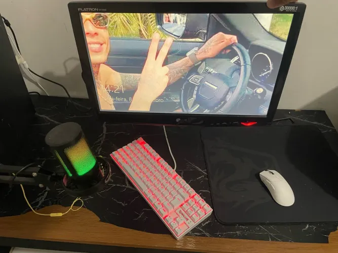 Pc gamer completo(CPU/monitor/teclado/mouse/microfone)