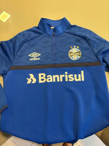 Este é um Blusão de Treino do Grêmio (Umbro))