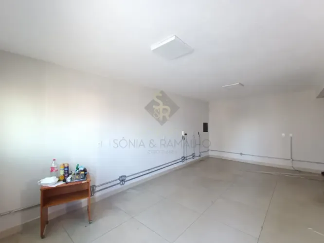 galpão para alugar com 398,44m² de área construída, 03 salas e quintal no bairro Jardim An
