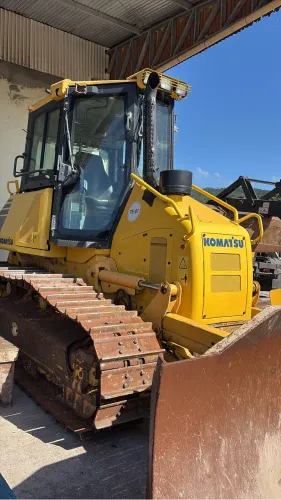 Trator de esteira D51 Komatsu