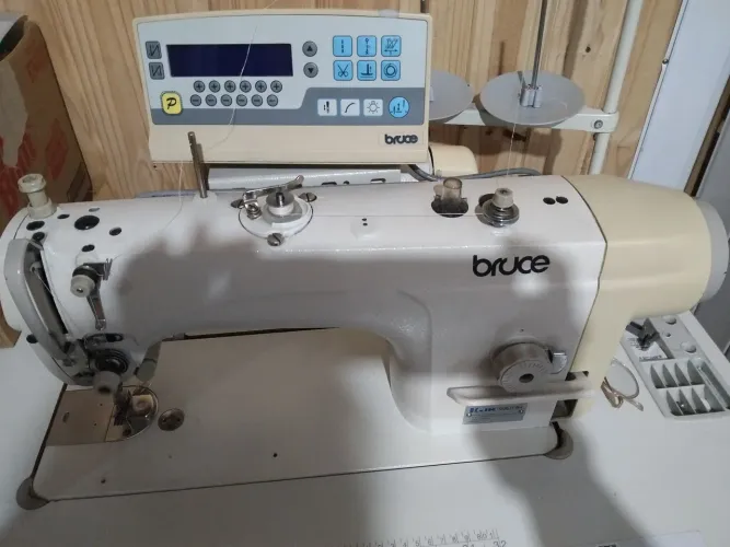 Maquina de costura reta industrial