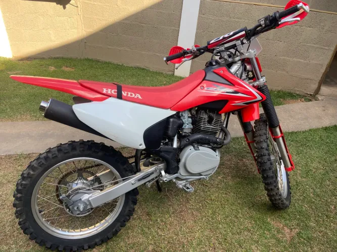 CRF 230F Impecável igual a 0km