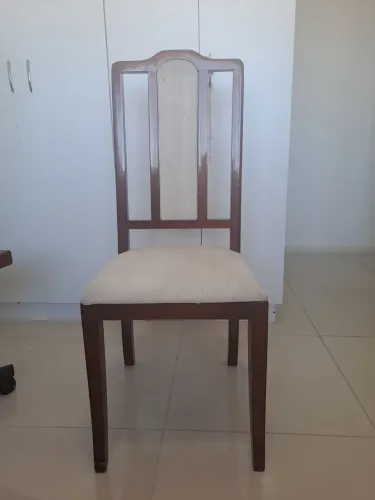 Seis cadeiras de mesa de jantar em mogno