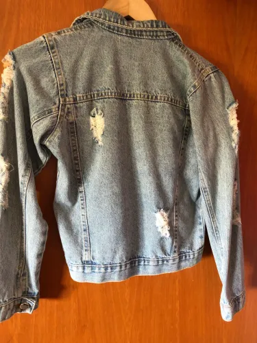 Jaqueta jeans destroyed