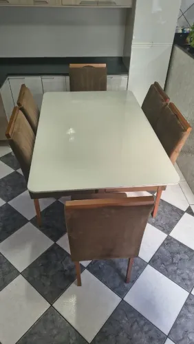 Mesa de jantar com 06 cadeiras, material muito bom, tenho nota fiscal