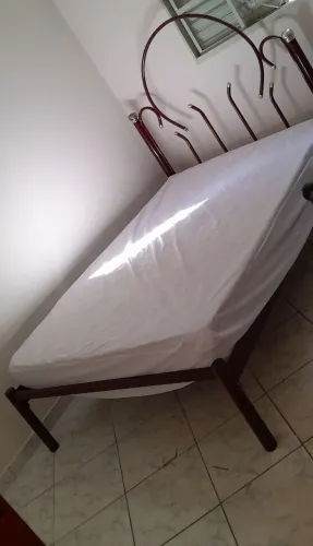 Cama tubular de casal