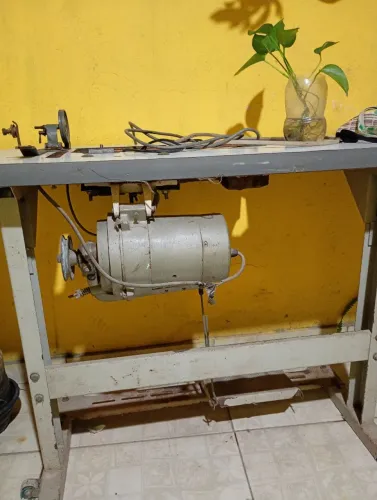 Vendo máquina de costura só com o suporte e o motor