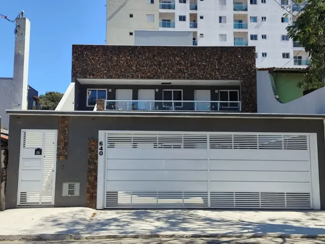 Estúdio imobiliado.