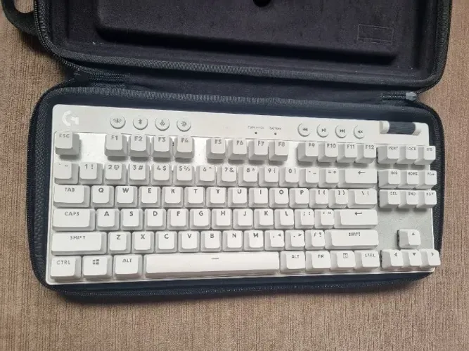 Teclado Logitech GPro X TKL
