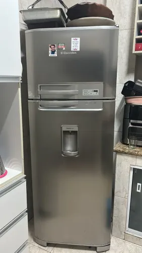 Geladeira Electrolux Duplex com Dispenser de Água