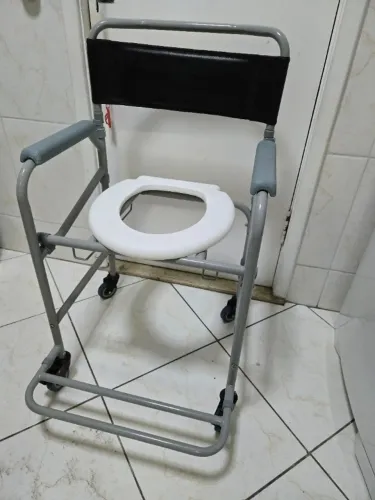 Cadeira higiênica nova em excelente estado