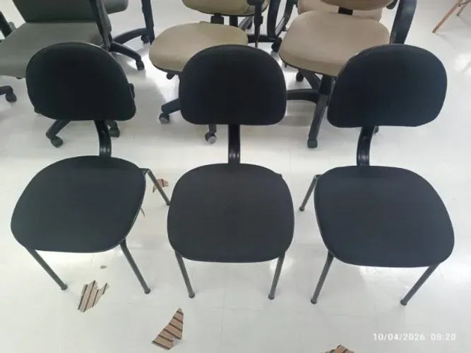 Cadeiras fixas de escritório - sala reunião