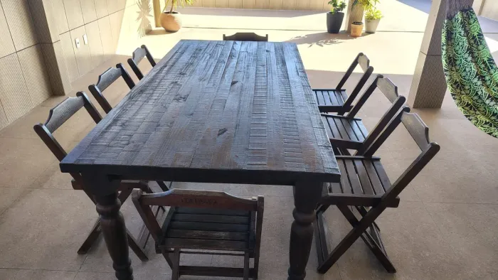 Mesa com 8 cadeiras