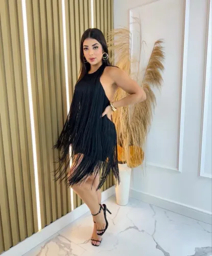 Vestido preto de franjas