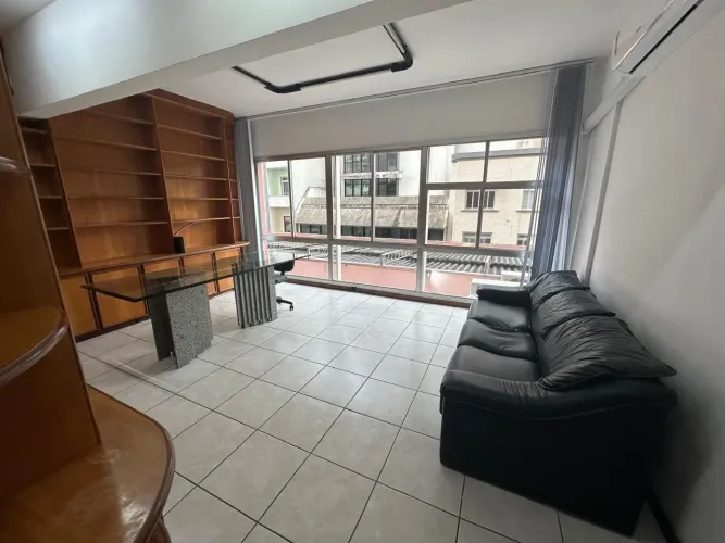 Locação | Sala Comercial de 74m², mobiliado no Centro de Florianópolis