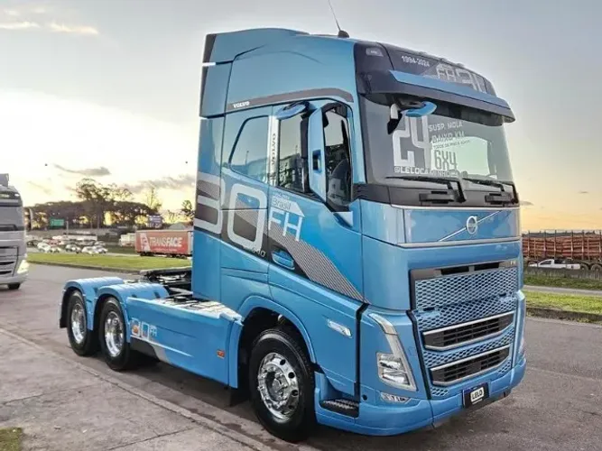 Volvo FH 540 6x4 Bug Leve Susp Mola Ano 24 Baixo km Freio a tambor Multimídia Geladeira