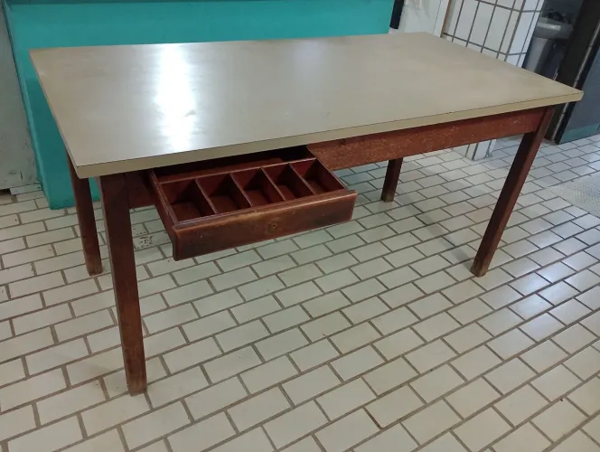 Bancada Mesa Alta de Corte Madeira Maciça com Gaveta Organizadora - Costura Arte Oficina