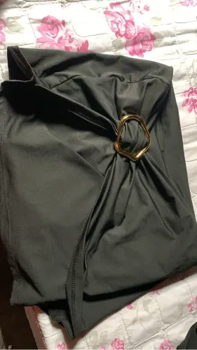 Shorts saia neoprene preto, fivela estilosa, nunca usado 