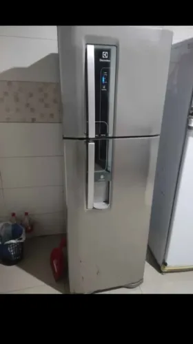 Vendo geladeira eletrolux (tem que fazer a troca da placa)