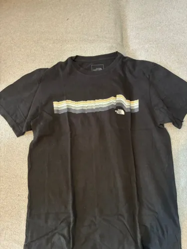 Camiseta The North Face Preta Graphic - Original - Tam M