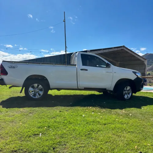 Toyota Hilux CS 4X4 2.8 TDI Diesel Mec. 2023