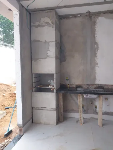 Vendo churrasqueira de pré-moldadas 