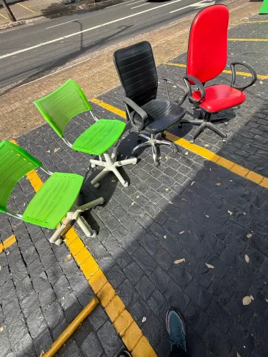 Vendo 4 cadeiras de escritório por R$200,00