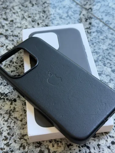 Capa de Couro iPhone 15 Pro