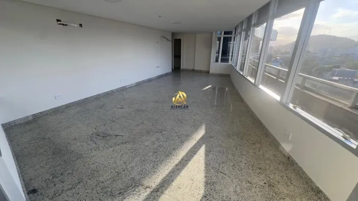 Salas Comerciais Cerca de 100m² na Praia da Costa Localização Estratégica