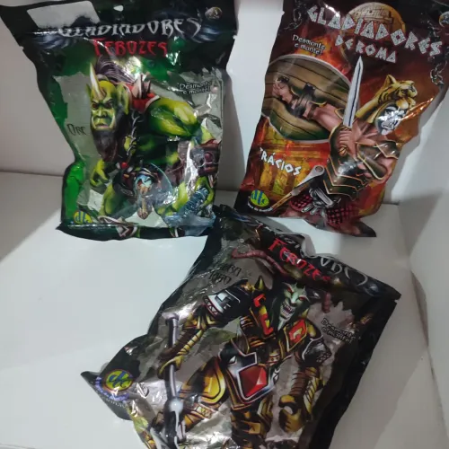 Trio Miniaturas gladiador, orc e cabra mago DTC lacrado