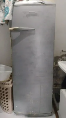 GELADEIRA A VENDA Só 350 REAIS