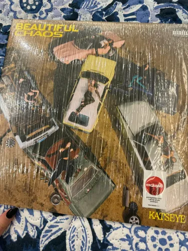 Vinil beautiful chaos katseye ver target incompleto