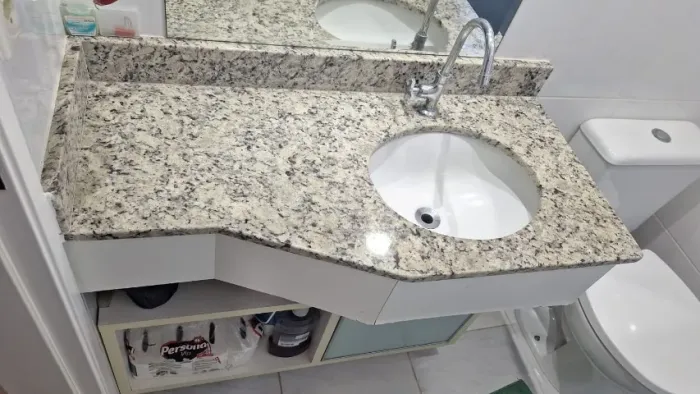 Bancada de granito para banheiro com cuba Celite - 96 cm