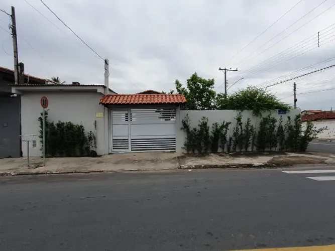 CASA DE ESQUINA COM QUINTAL AMPLO NA VILA RIBEIROPOLIS - REGISTRO