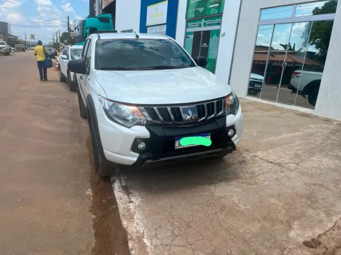 Mitsubishi L200 Tri. Outdo. GLS 2.4 CD 4X4 Die. AUT 2024