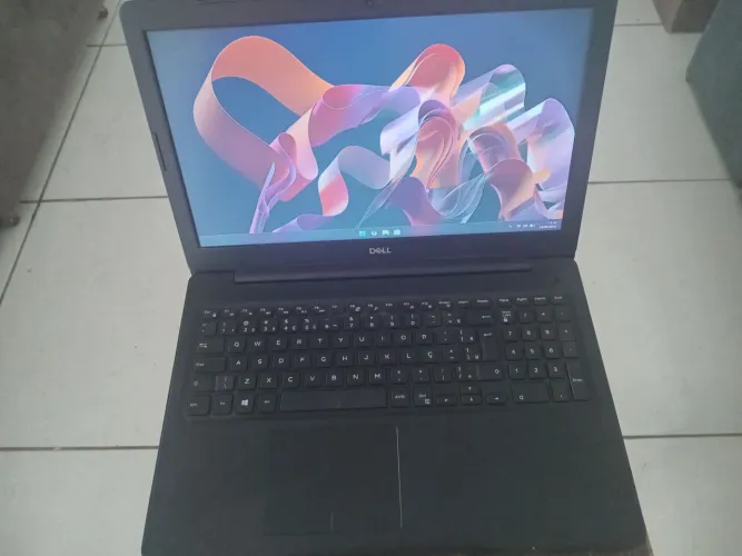 Notebook usado da Dell, otimo para trabalho e usos diários.