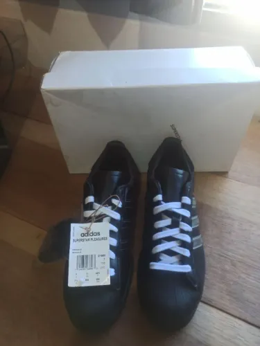 Tênis Adidas Superstar X Pleasures Original - GY5691- Novo com caixa e etiquetas.