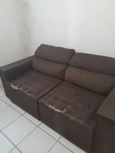 Vende-se um Sofá grande retrátil,leiam a descrição. 