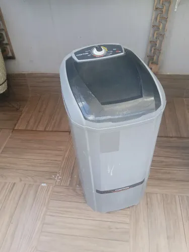 Vendo tanquinho Colomaq 10 usado pouco tempo buscar perto do buriti shopping nao entrego 
